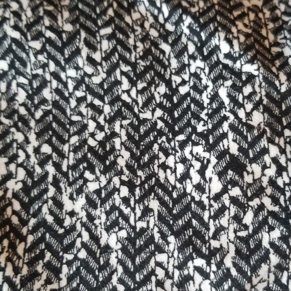 3x$20 Express Editor Khaki Cropped Pants - Picture 6 of 7